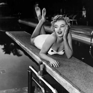 Affiche – Cinéma – Marilyn Monroe – piscine en 1953 – 24x30cm